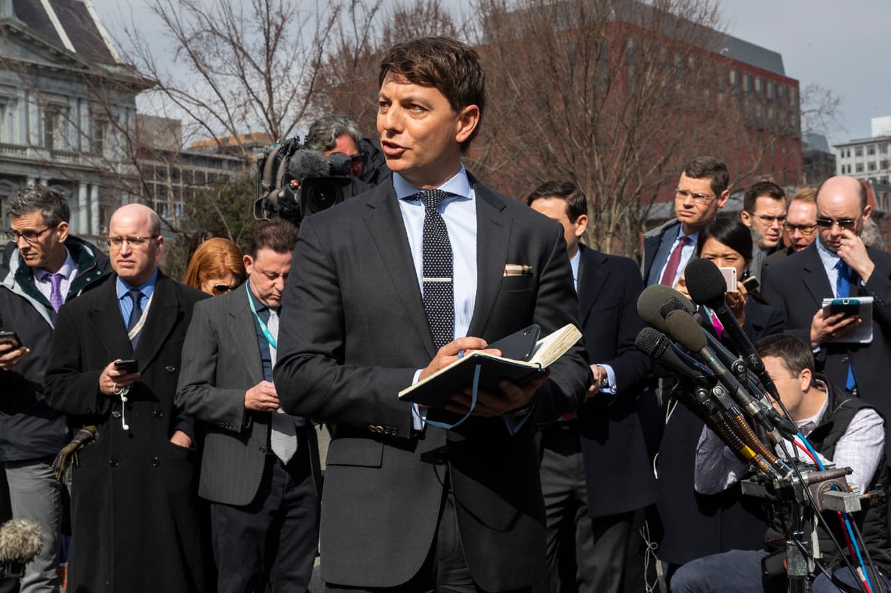 El presidente Trump concede clemencia a 11 criminales de cuello blanco