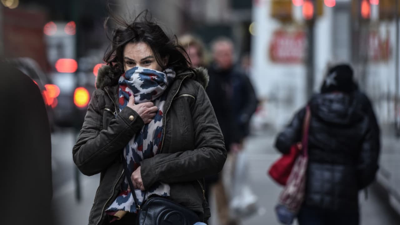 Gélido amanecer el sábado y nieve ligera el domingo. Vigilamos posible tormenta invernal el lunes.