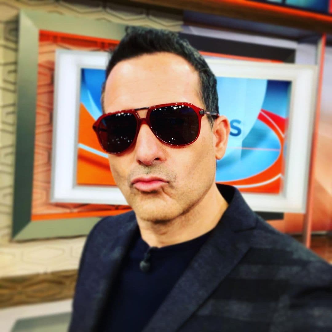 Con su buen humor y galanura, Carlos Clderón tiene cautivadas a las televidentes de Despierta América y a sus seguidoras de redes sociales. Sin embargo, esta mañana en el show, fue obligado a hacer una confesión que alterará los corazones de sus fans.