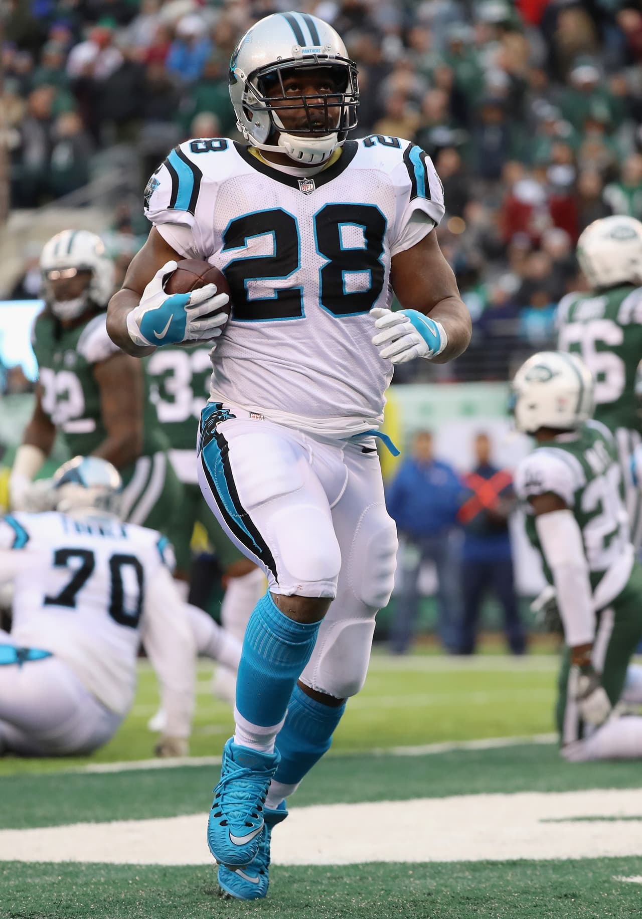 Jonathan Stewart corrió el balón en 15 ocasiones logrando sólo 26 yardas, sin embargo tuvo un acarreo de anotacion.