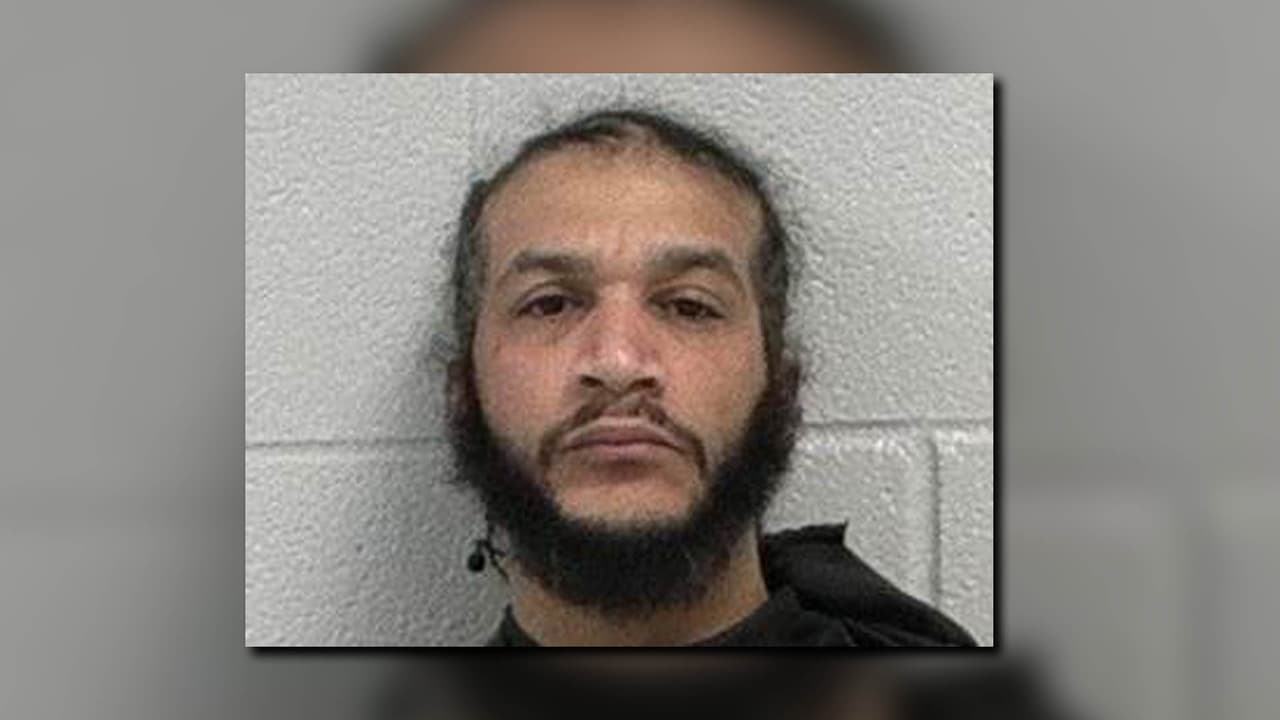 Un detenido tras encontrar cadáver envuelto en una cobija detrás de su casa en Georgia