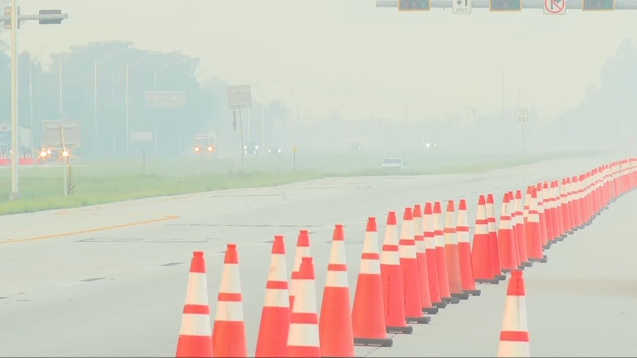 Cierran un tramo de la Turnpike en dirección sur debido a los incendios de maleza en Miami-Dade
