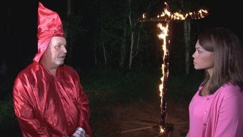 En el pasado mes de agosto, la presentadora del Noticiero Univision Edición Nocturna protagonizó uno de los grandes retos de su carrera: un intenso cara a cara con Chris Barker, líder de los “Leales caballeros blancos”, una rama del Ku Klux Klan.