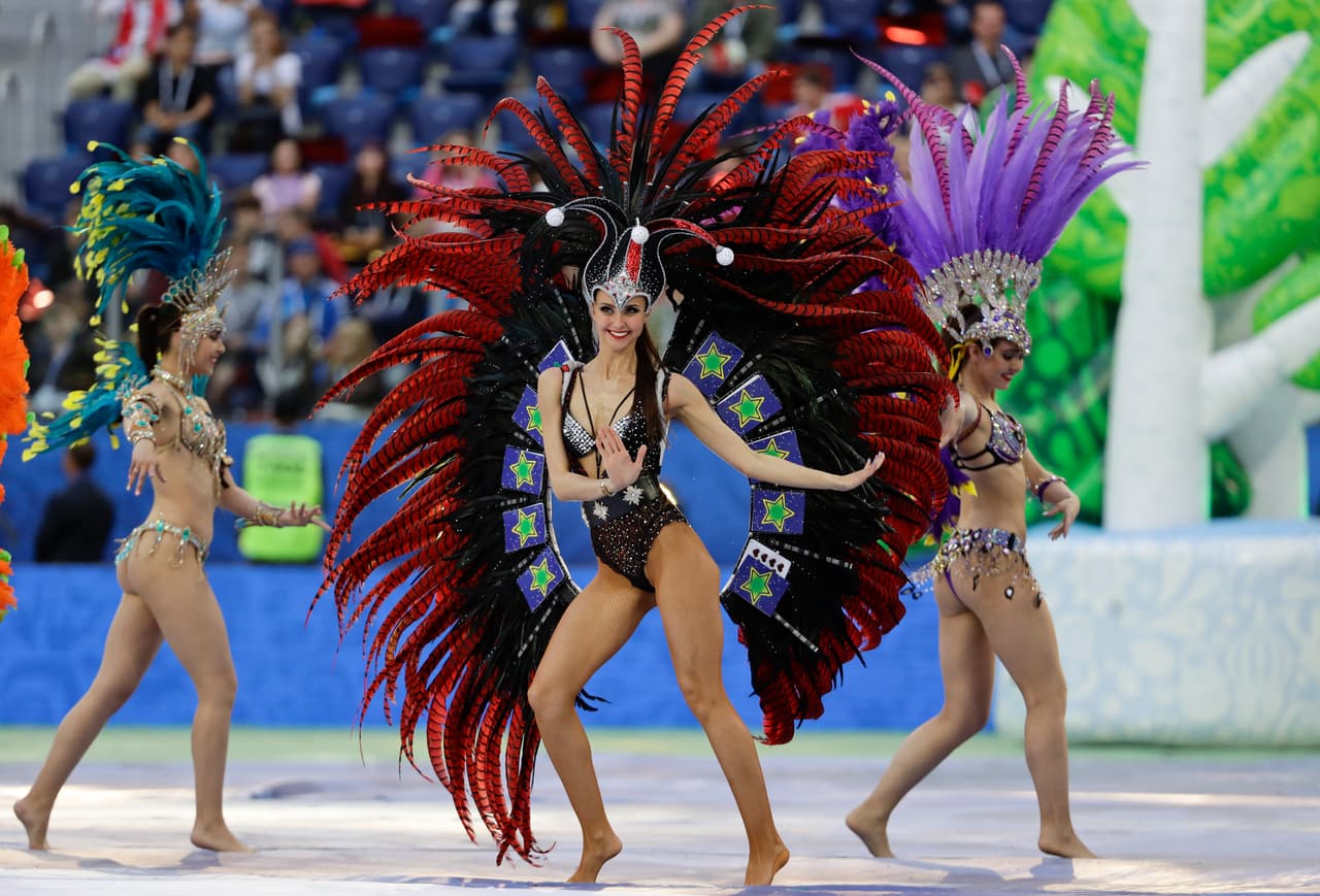 Los bailes fueron una de las características de la clausura del principal torneo intercontinental de FIFA previo al Mundial.