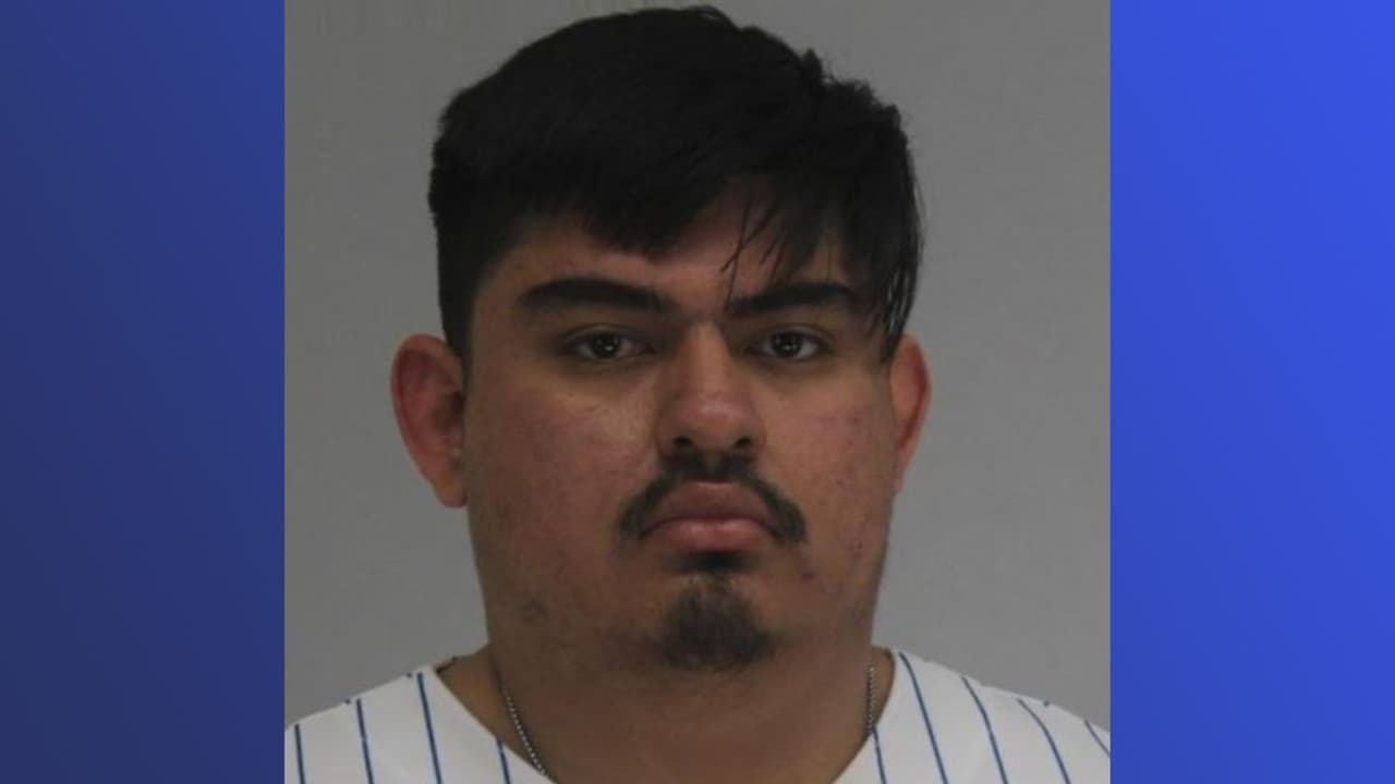 Un hombre aparentemente ebrio entró al aeropuerto de Love Field y chocó contra dos jets privados