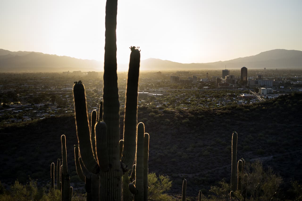 Panorámica del centro de Tucson, ubicada a 50 millas de la frontera con México.