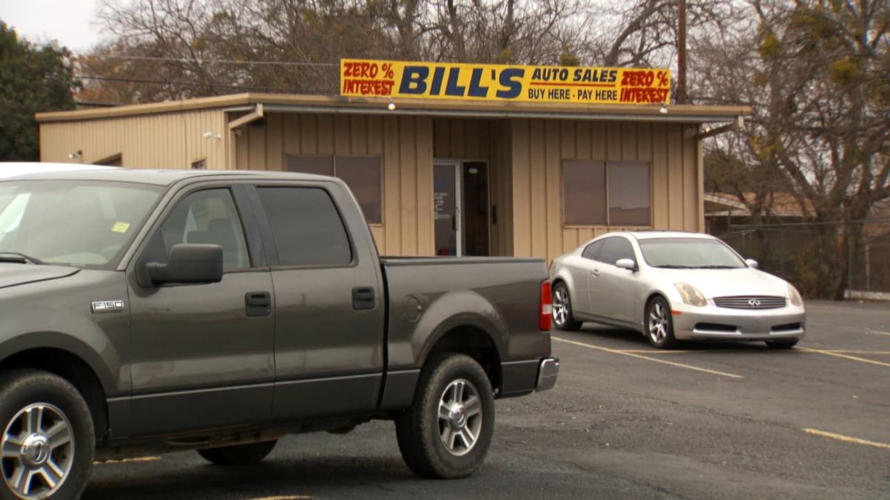  
Autoridades investigan el hallazgo de tres cadáveres en dos distintos lugares
