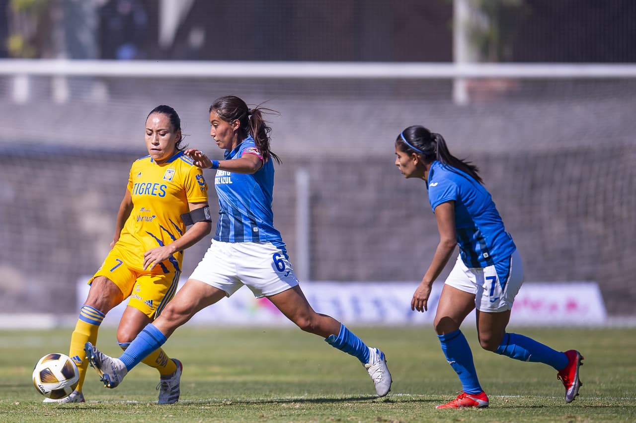 Las Tigres arrancan los cuartos de final con una escandalosa goleada 0-4 sobre Cruz Azul.
