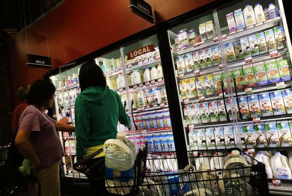 <b>Lácteos: escoge bien</b>. Con este grupo de alimentos debes controlar las porciones y limitarte a aquellos con bajo contenido en grasa como la leche 1%, el yogur bajo en grasa o el queso cottage. Los helados y la crema no son recomendables.