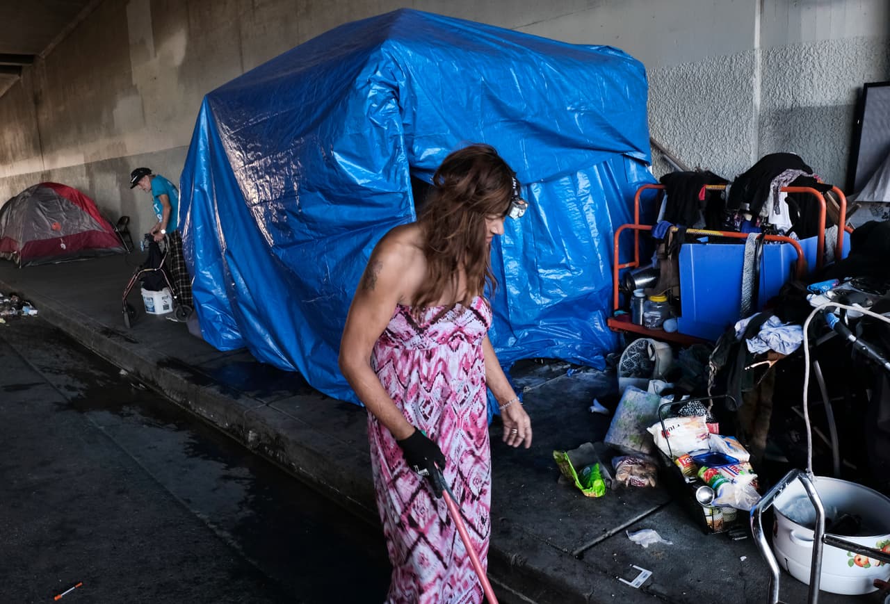Sin embargo, la improvisación se ha institucionalizado en las calles del centro de Los Ángeles en donde en la actualidad es común encontrar vecindarios en donde antes habían corredores viales o aceras.