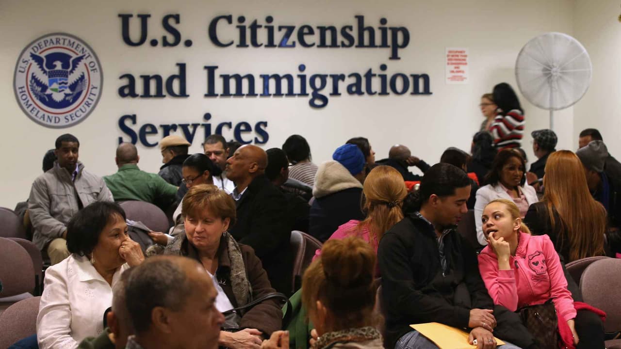 ¿Qué es el asilo afirmativo y por qué tantos casos de inmigrantes están siendo desestimados: Abogado responde