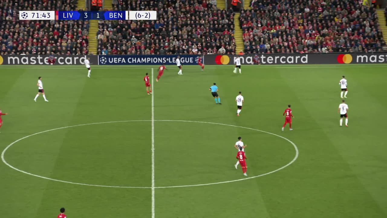 ¡GOL!  anota para Benfica. Roman Yaremchuk