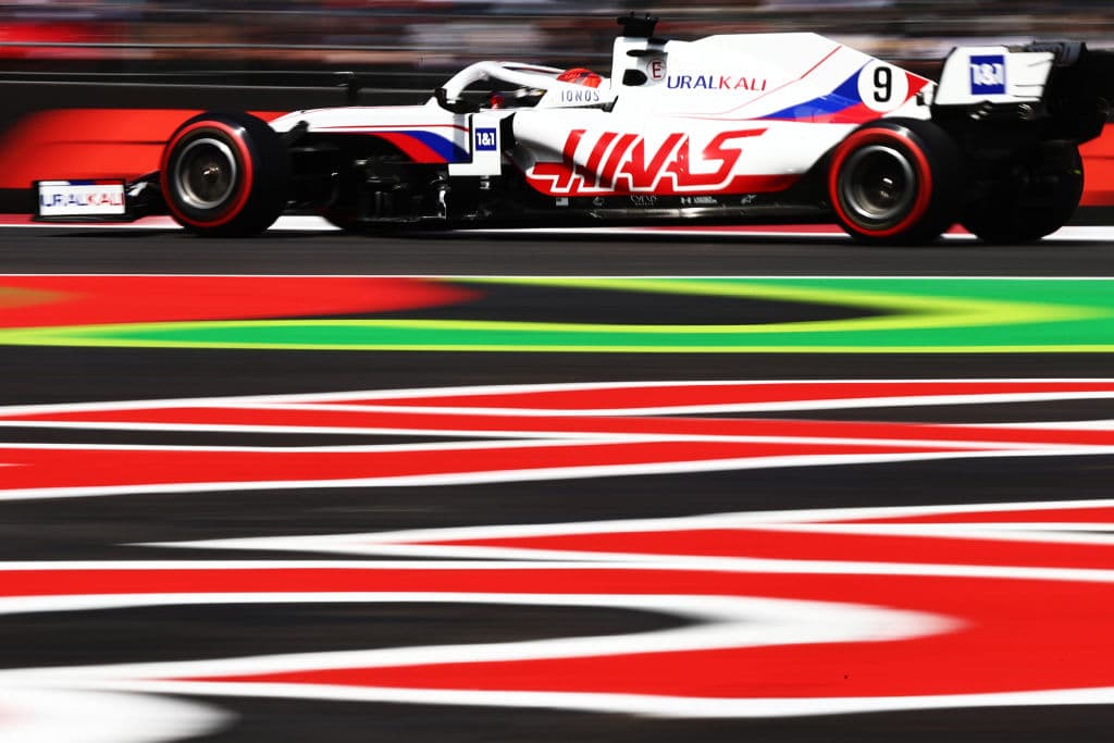 Con tiempo de 1:15.875 , el finlandés Valtteri Bottas se quedó con la pole position por delante de su compañero Lewis Hamilton y el neerlandés Max Verstappen de Red Bull Racing. El piloto mexicano Sergio Pérez se quedó con el mejor cuarto tiempo y no pudo conseguir la soñada primera pole position de su carrera.