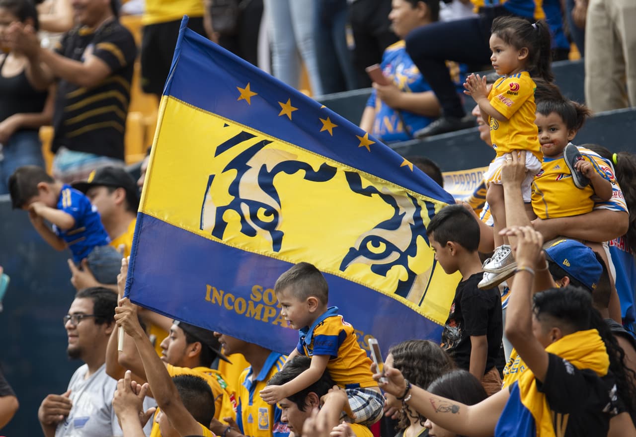Los fanáticos de todas las edades acudieron al 'Volcán' para despedir a Tigres antes de la definición del 
<a href="https://www.univision.com/deportes/futbol/liga-mx/*">Clausura 2019.</a>