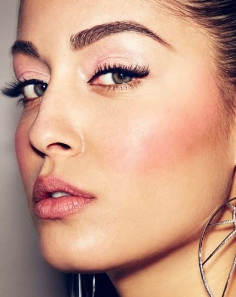 La actriz española de ascendencia árabe protagoniza la nueva serie de UniMás El Príncipe. No dejes de deleitarte con su belleza y sisfruta sus mejores fotos aquí: