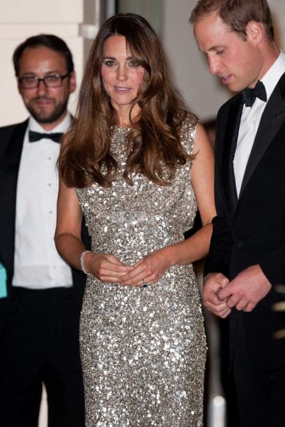 Así lució Kate en su primera salida nocturna, también con un vestido lleno de brillo, pero con mucha más clase.Mira aquí lo último en chismes.