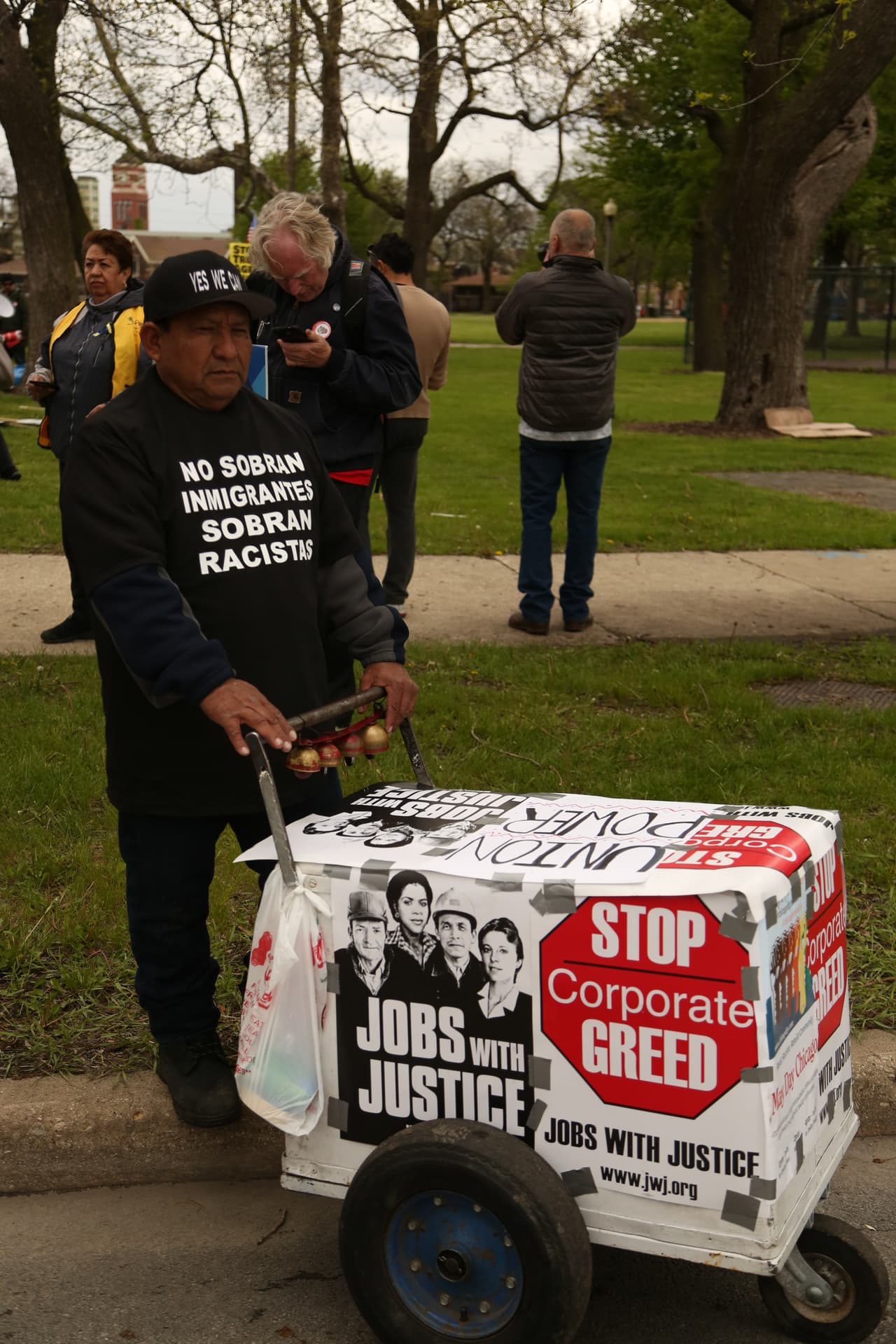 Del racismo y el aumento de los crímenes de odio.