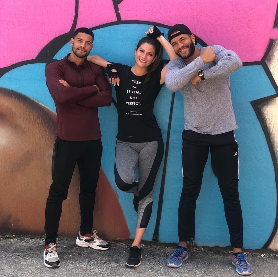 Ana Patricia no ha estado sola en este proceso, cuenta con el apoyo de sus entrenadores personales Yasmany y Tony, que la guían en sus rutinas para lograr los resultados deseados.
<br>