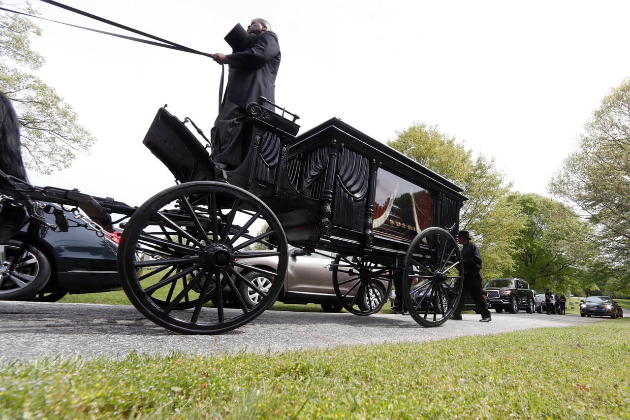 El reverendo Joseph E. Lowery murió el 27 de marzo en Atlanta por lo que su familia dijo que eran causas naturales no relacionadas con el nuevo coronavirus. Fue mejor conocido por ayudar a King a comenzar la Conferencia de Liderazgo Cristiano del Sur.