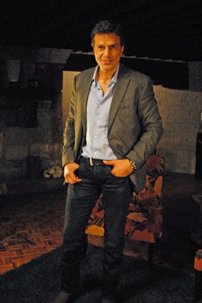 Agustín Arana es un actor y cantante mexicano que inició su carrera cuando formó parte de Garibaldi. Aunque fue hasta 2002 que obtuvo su primera oportunidad en la pantalla chica al participar en la telenovela 'Cómplices al rescate'.