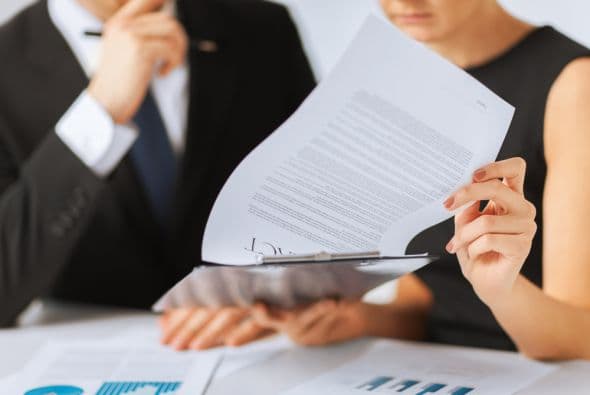 El Dragón en el Mes de la Oveja (del 20/21 de junio al 21/22 de julio) (Los nacidos en 1940, 1952, 1964, 1976, 1988, 2000, 2012) En este mes de la Oveja el Dragón debe concentrar la concentración en un asunto legal el cual parece algo confuso y requiere tu participación directa pues en el mismo hay involucrado dinero y propiedades. Si no confías en tus abogados actuales, cámbialos y obedece tus corazonadas. Por: Profesor Zellagro