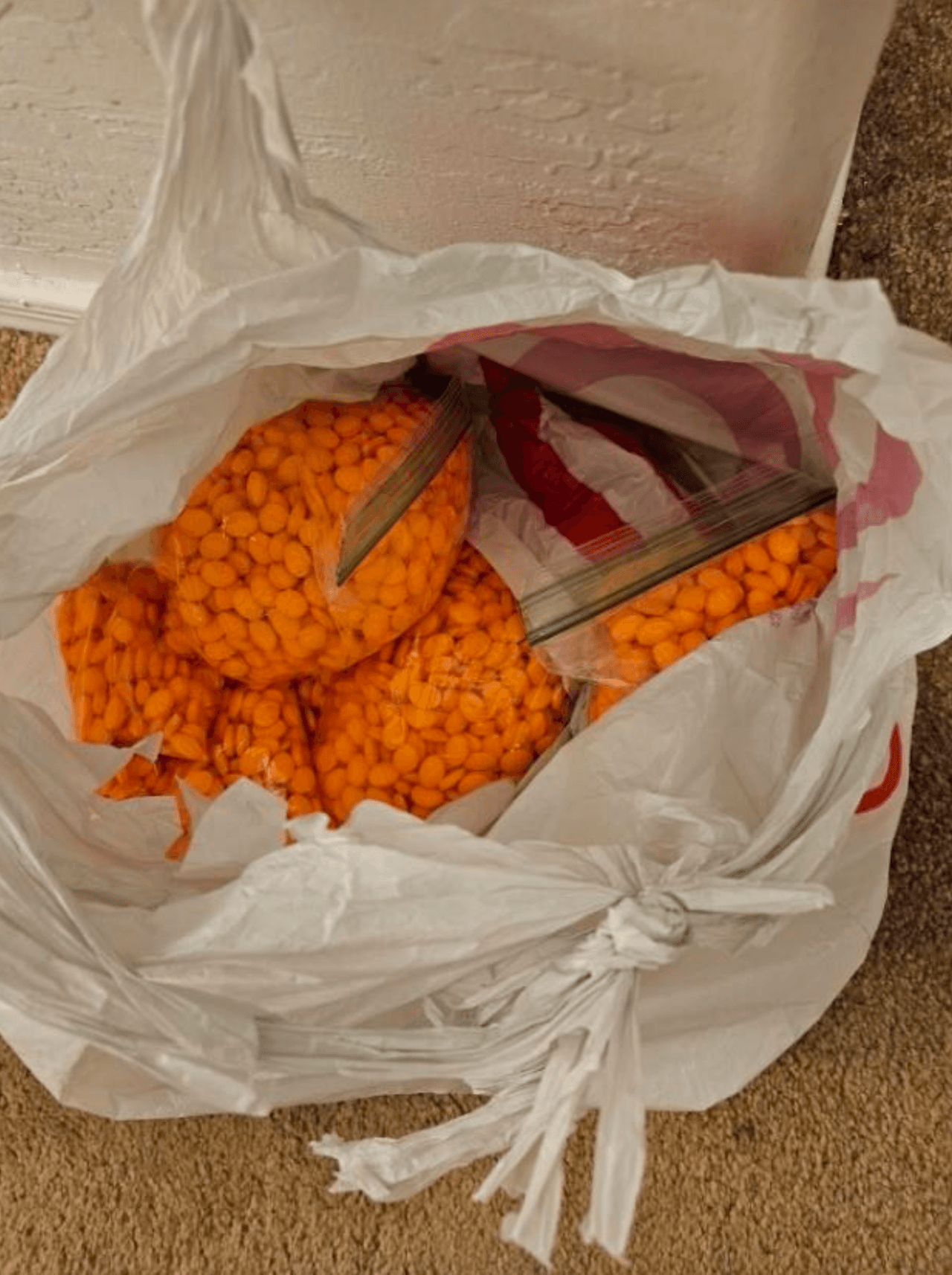 Operativo en Phoenix lleva al decomiso de armas, drogas y dinero en efectivo