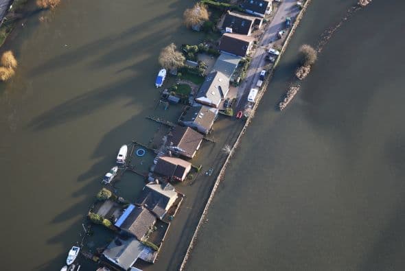 Ante un espectáculo de esta magnitud, miles de personas se han visto obligadas a abandonar sus hogares.