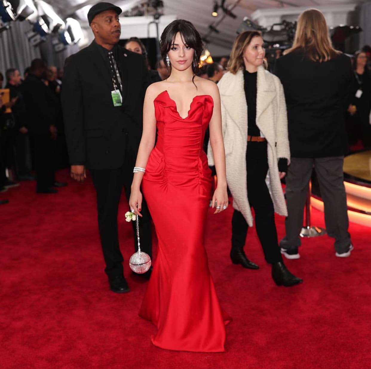La cubana y mexicana
<b><a href="https://www.univision.com/temas/camila-cabello">Camila Cabello</a></b> también tuvo una participación en la 60 entrega de premios.