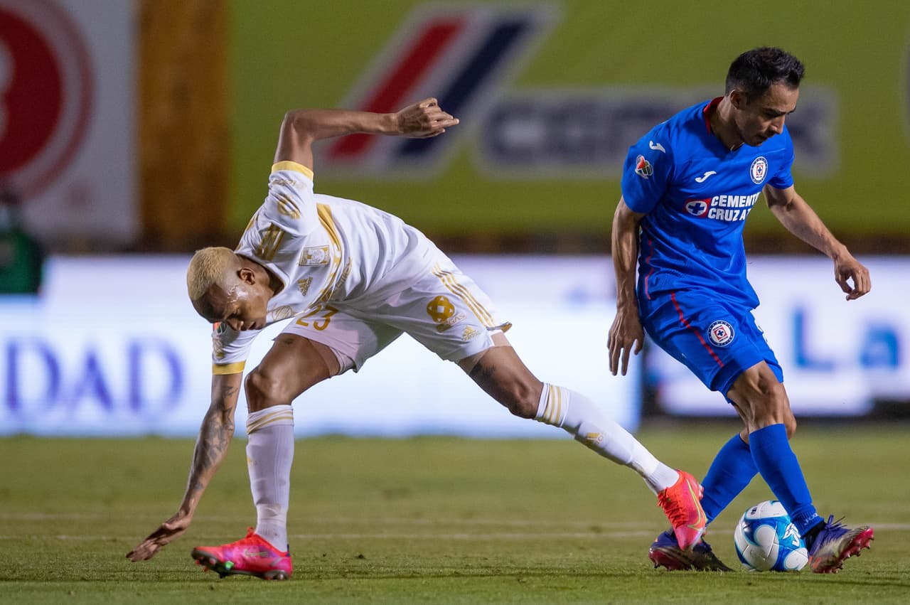 Los Tigres no tienen un buen regreso y Cruz Azul vence 0-2 en el Volcán. Cruz Azul se sitúa en la tercer posición con 12 unidades y los regios se quedan en la décima plaza con 7 unidades, aunque tienen un partido menos que los demás.