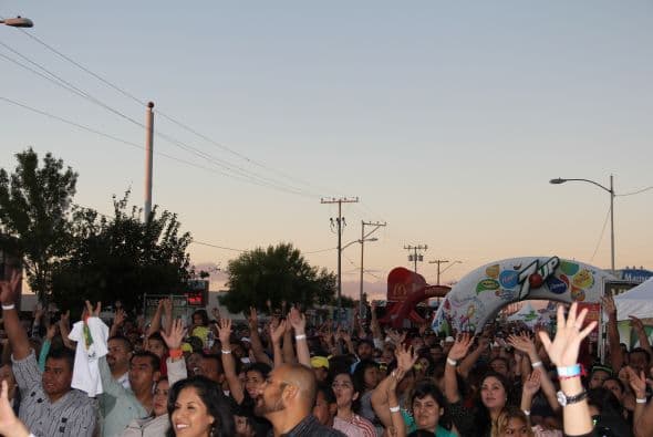 El popular Conjunto Primavera cerró con broche de oro la gran celebración del Latin Grammy Street Party en Phoenix, donde cientos de personas se congregaron desde muy temprano para escucharlos y cantar con ellos.