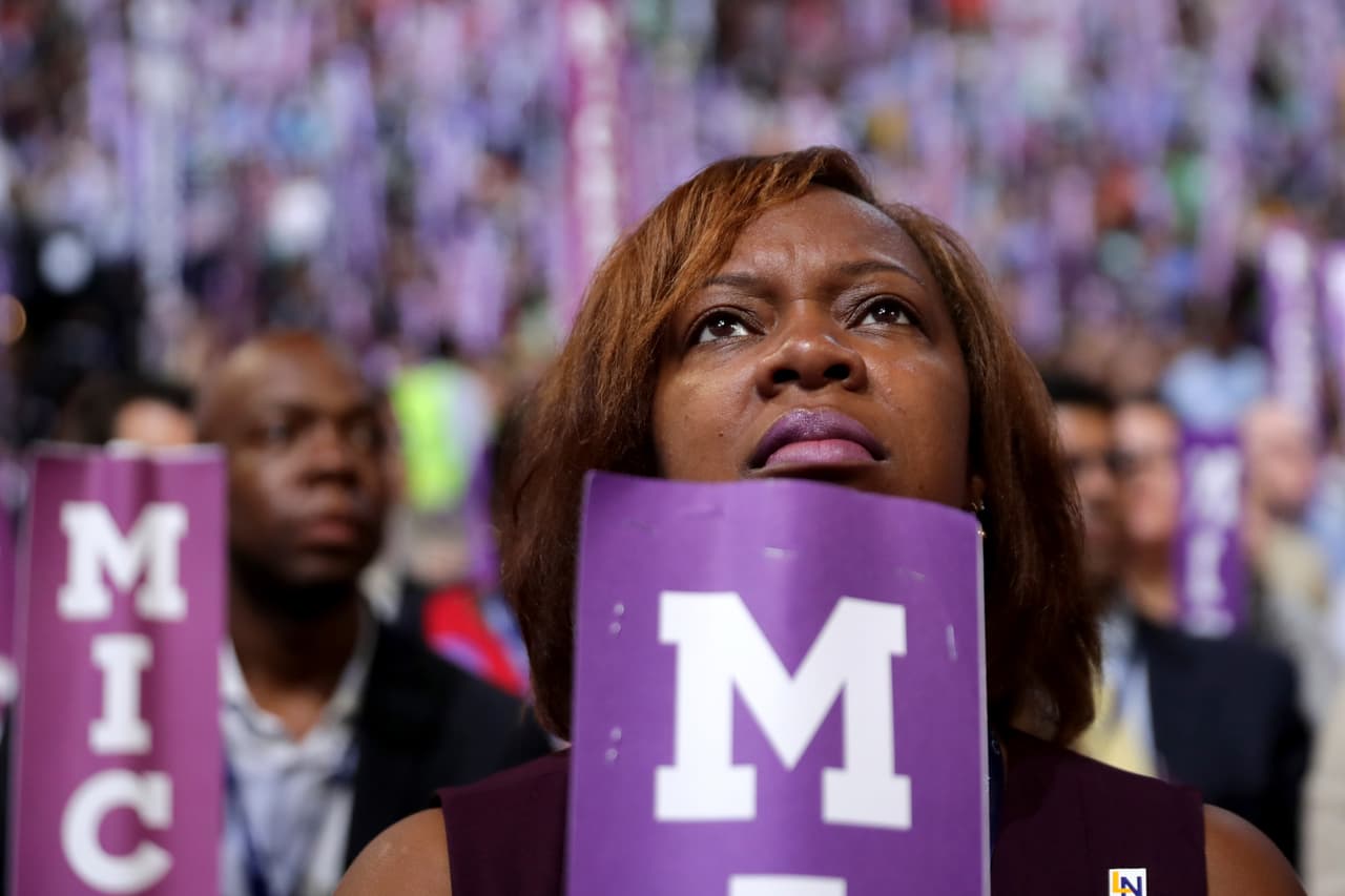 La sombra del racismo que persiguió a Obama, la sombra del machismo que persigue a Clinton