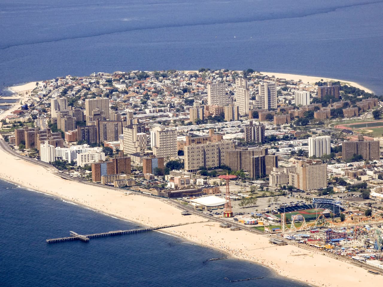 <b>3. Nueva York. </b>366,433 personas habitan lugares que en el año 2100 podrían estar bajo el agua. 143,134 propiedades que existen hoy en día, por un valor de 97,983,028,092 dólares, podrían desaparecer bajo las aguas. La fotografía es de la Long Island, en la costa atlántica de Nueva York.