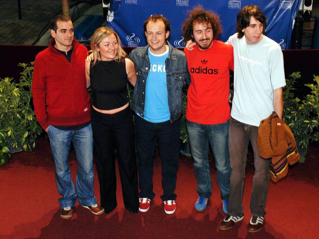 En 1997 La oreja de Van Gogh ganó un concurso de pop-rock en la ciudad de San Sebastián y decidió enviar un demo a una sola productora discográfica: Sony Music.