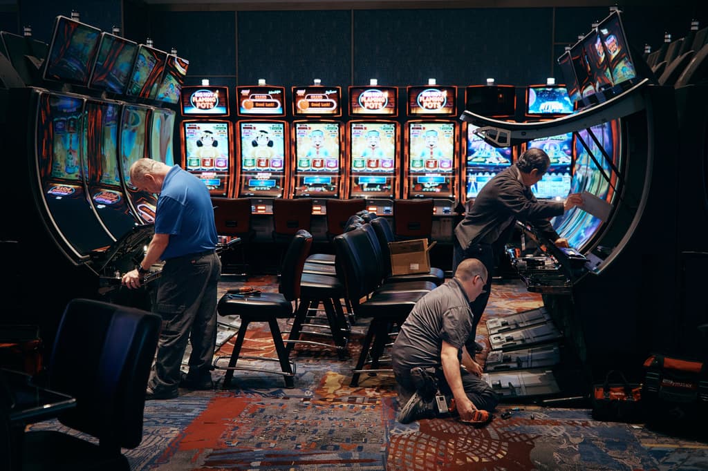 Kevin Jones, director de estrategia y asuntos legales de Resorts World, dijo a Queens Eagle que "no se trata solo del primer casino comercial, sino que esto supondrá un cambio radical, ya que el centro del entretenimiento en Nueva York, el centro del entretenimiento de juegos de azar, estará aquí mismo, en este edificio”.