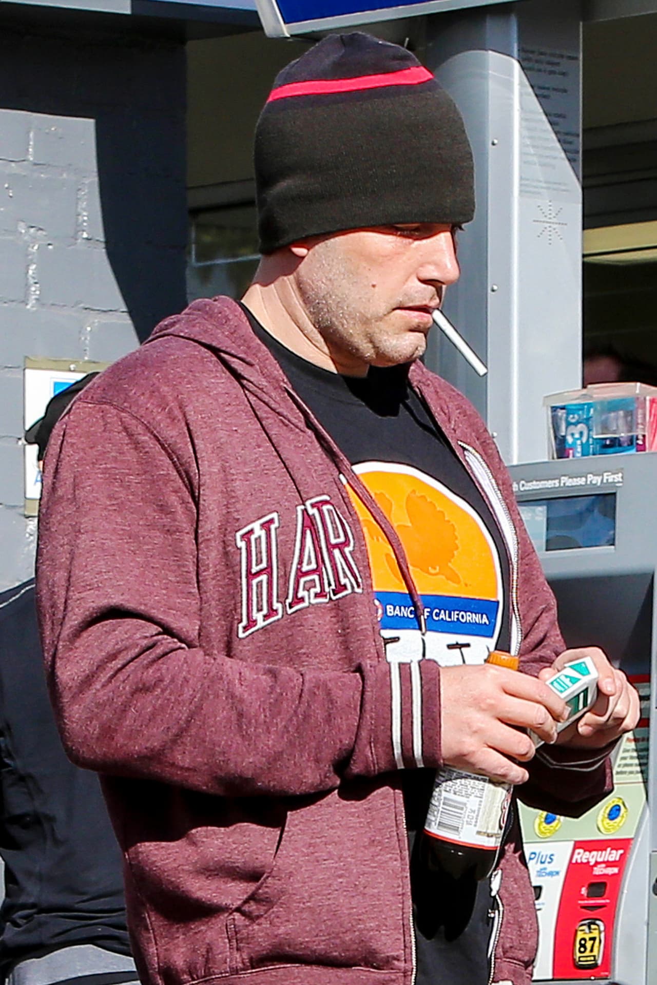 Aunque en las filmaciones el actor lució un poco más delgado, esta vez su atuendo no le favoreció.