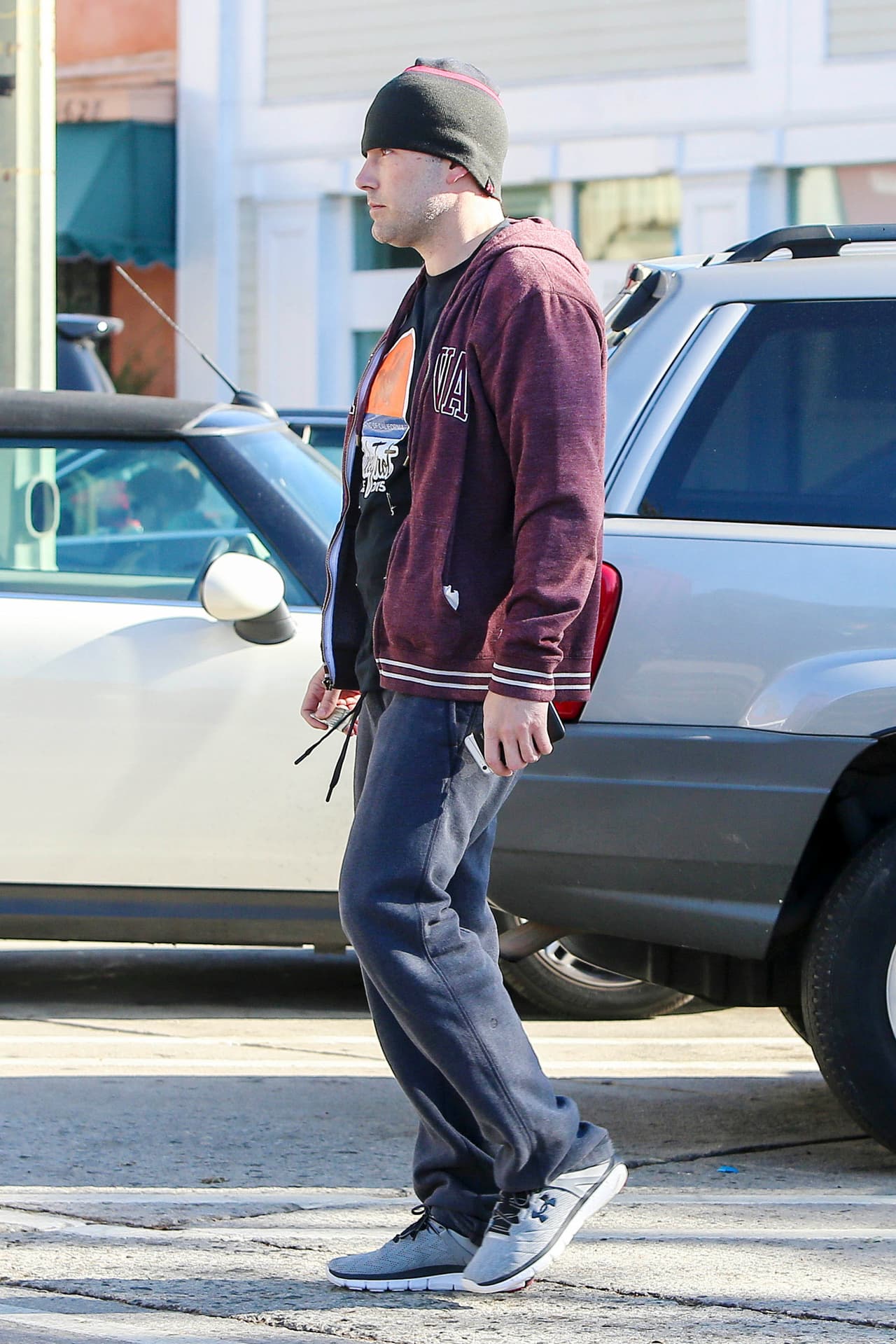 Ben no mostró gran interés en las cámaras que lo captaron y se decidió a hacer sus compras con un atuendo muy fachoso.