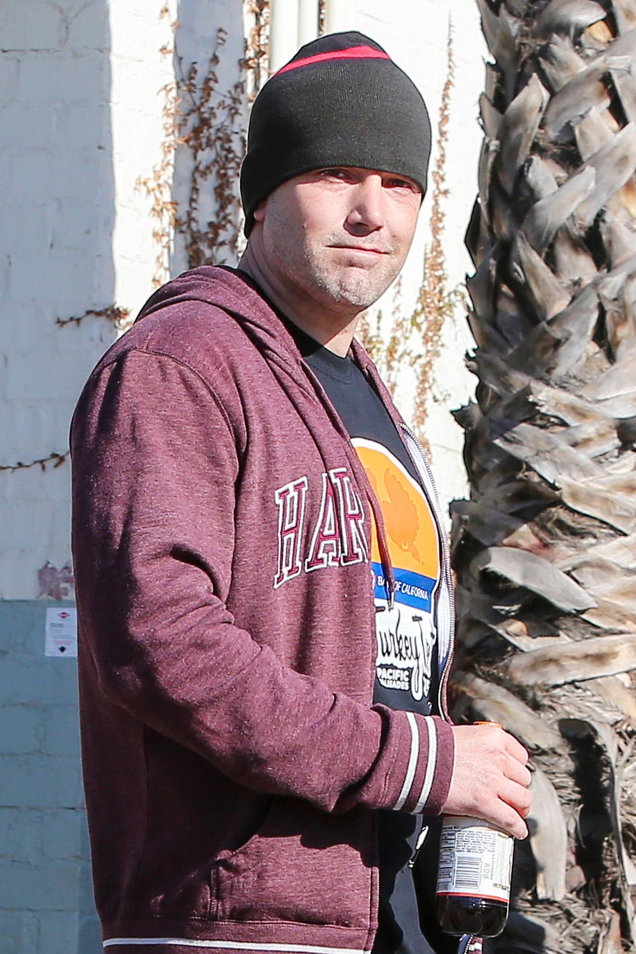 Ben Affleck parece lamentar haber fallado en su matrimonio luego de haberlo visto solito el día de Accion de Gracias.