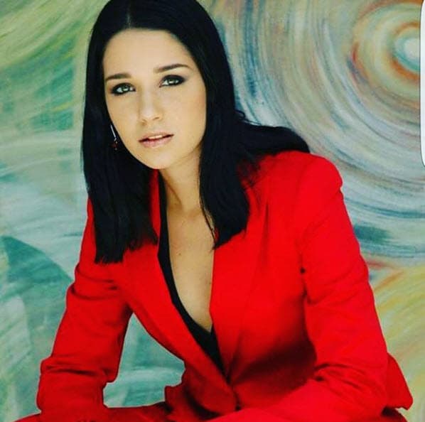 "En algún momento de mi vida, de mi trabajo, yo no he tenido qué comer. Yo he pasado trabajo. Recuerdo que llegué a estar muy mal económicamente y vendí montón de cosas para traer comida a mi casa", explicó la actriz para el diario venezolano 
<a href="http://versionfinal.com.ve/espectaculo-actualidad/daniela-alvarado-en-algun-momento-yo-no-he-tenido-que-comer/" target="_blank">Versión final</a>.