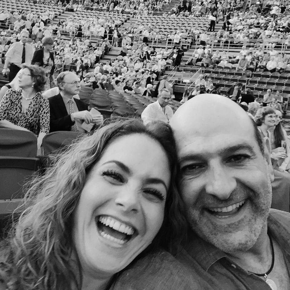 "No nos hemos separado, estamos muy contentos juntos", explicó la artista de 51 años.