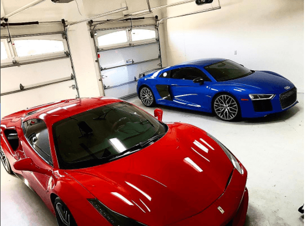 En un día común y corriente, Justin Verlander se puede dar el lujo de elegir entre su Ferrari o su Audi R8 para ir a un entrenamiento. ¡Difícil elección!