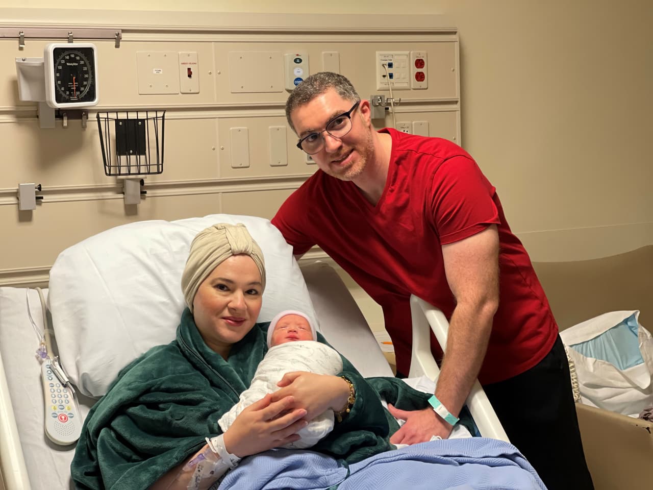 La madre del niño dio a luz el 2-2-22 a las 2:22 p.m. en el hospital Kaiser Permanente de Anaheim.