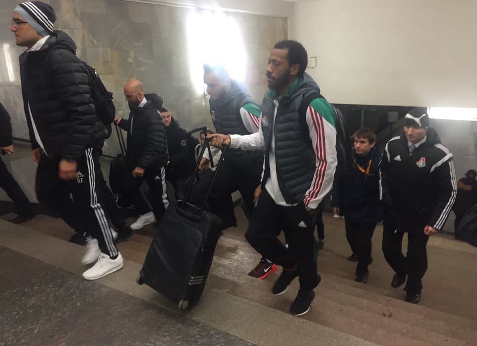 El Lokomotiv viaja en metro para llegar a tiempo a su partido