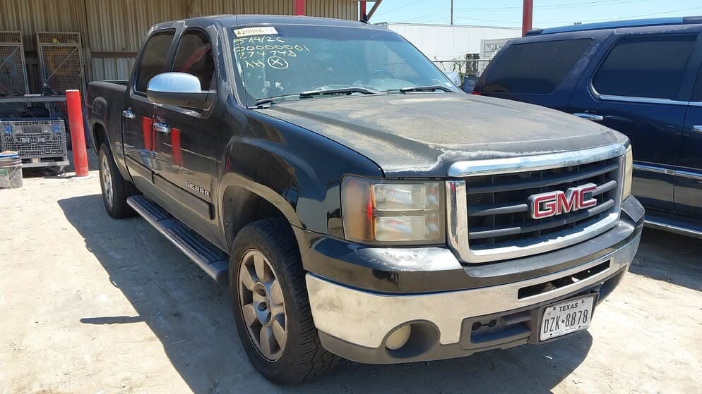<h2 class="cms-H2-H2">¿Dónde es la subasta?</h2>
<br>
<br>La subasta se llevará a cabo en el 
<b>3625 de Growdon Road, junto a la Base Aérea de Lackland, en el suroeste de la ciudad, en un corralón de vehículos.</b>
<br>
<br>Es necesario registrarte al llegar y presentar una identificación válida.
