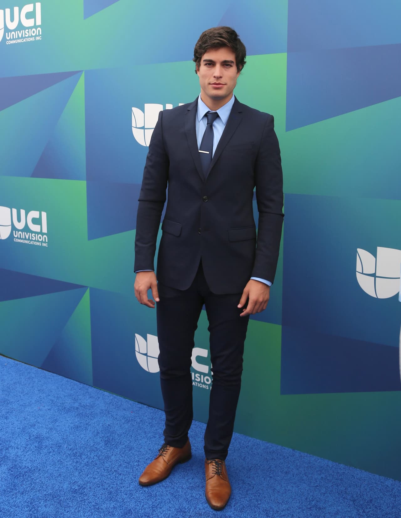 "Soy un hombre soltero. ¿Me ves el anillo? El día que esté casado lo contaré y no tendré ningún problema en decirlo", explicó el actor a "TVyNovelas .com".