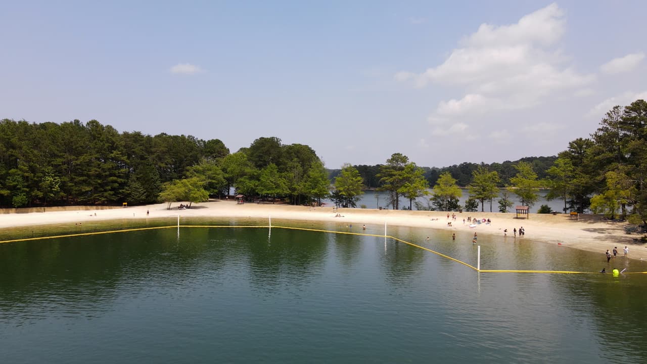 Conoce más sobre el parque y Lake Lanier, 
<b><a href="https://lakelanier.com/directory/parks/buford-dam-park/">aquí</a></b>.