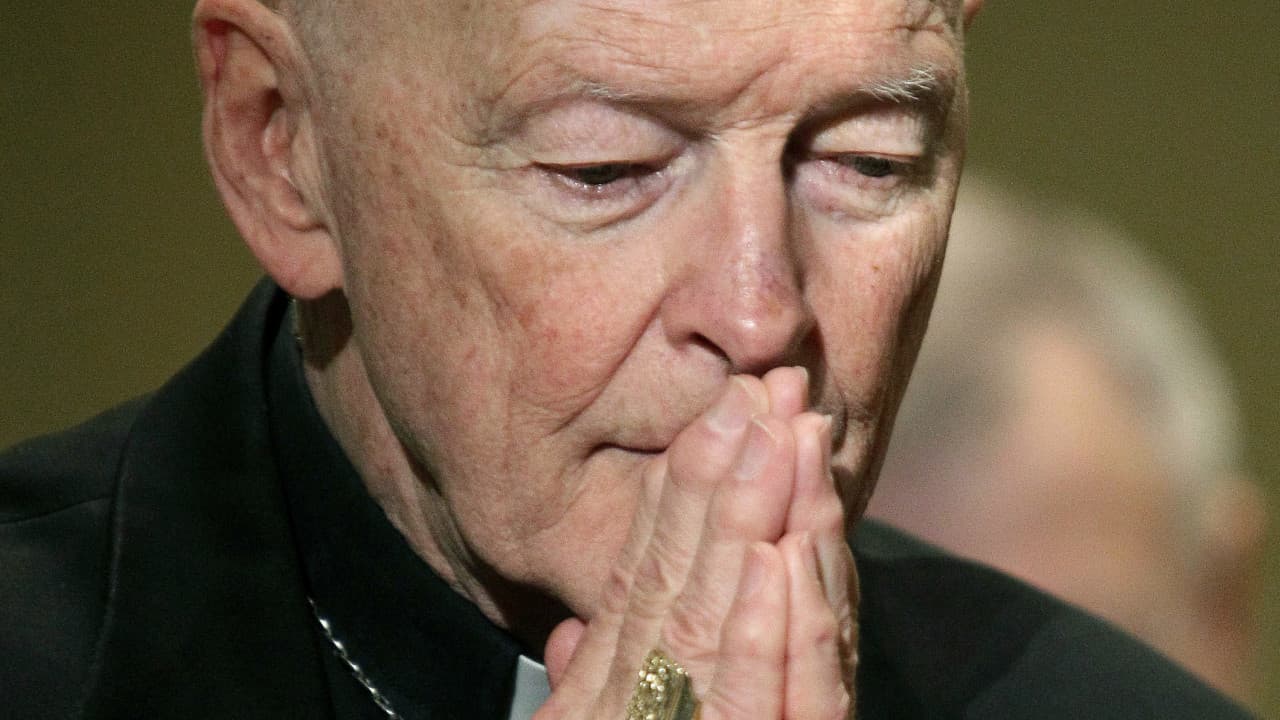 Juan Pablo II estaba al tanto de las acusaciones de mala conducta contra el excardenal McCarrick, señala informe