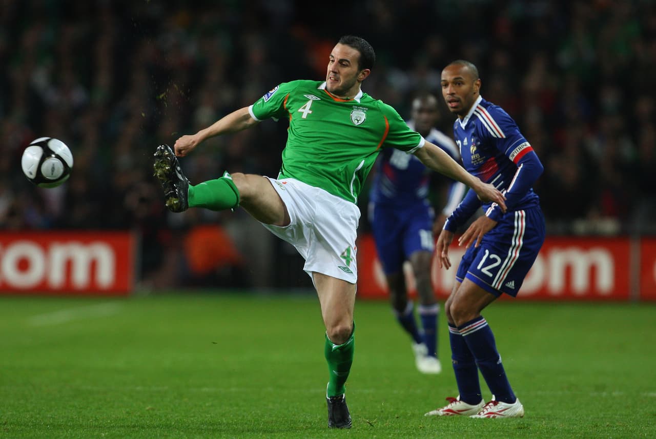 <b>9.- Su gol con la mano:</b> anotó un gol apoyándose con la mano en un partido ante Irlanda como parte de la ronda de eliminación rumbo al Mundial de Sudáfrica 2010. Ante esto, el futbolista señaló “Si, fue mano, pero yo no soy el árbitro. La pelota rebota en mi mano, el árbitro no lo ve y yo sigo jugando. No cambia en nada el hecho de que estoy feliz porque hemos clasificado”.