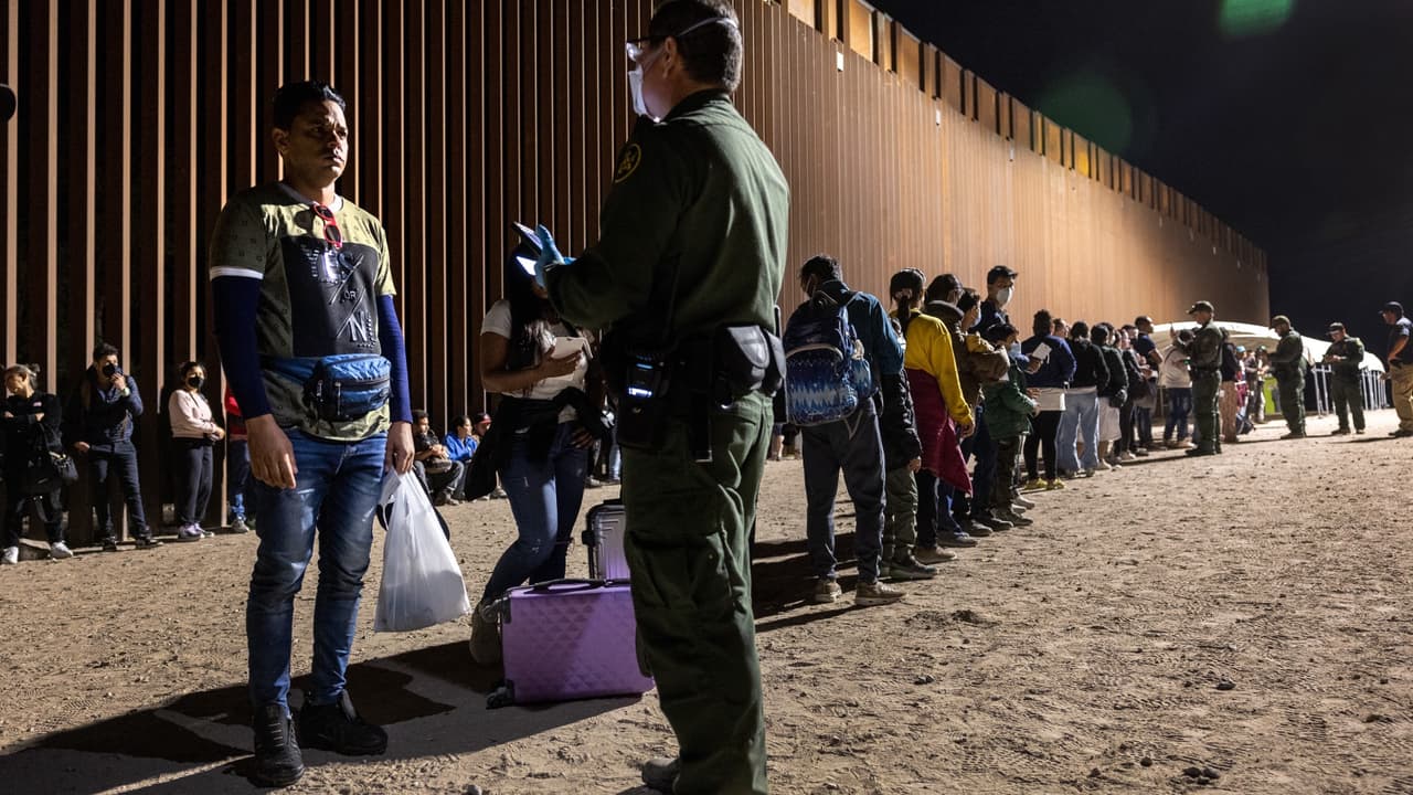 Incertidumbre en la frontera de Arizona a horas de que termine la vigencia del Título 42