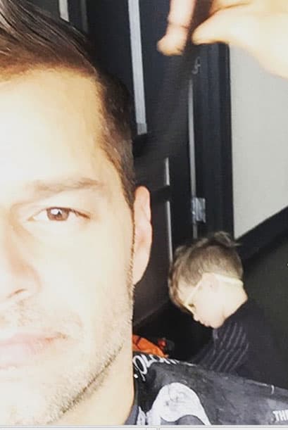 "Good Morning cut in great company. ✂️✂️✂️Long promo day ahead!". De esta manera el boricua empezó uno de sus días.