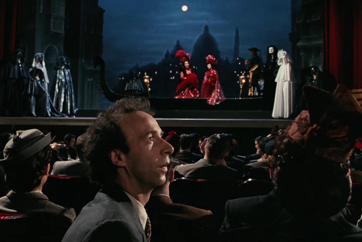 La historia comienza con Guido, un bibliotecario judió que enamora a una maestra llamada Dora con su encanto y simpatía. Poco después, se casan y tienen un hijo, pero su felicidad es interrumpida al ser llevado a un campo de concentración.